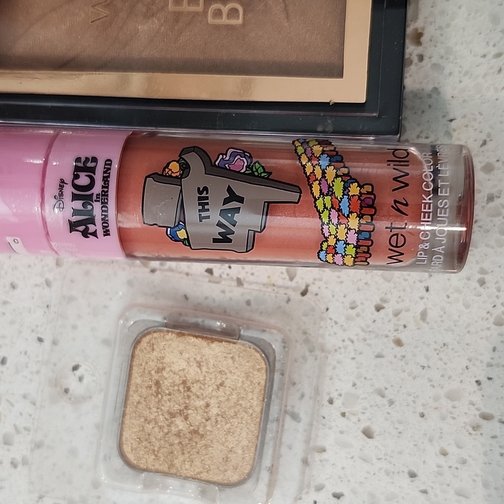 Makeup - Picture 8 of 8
